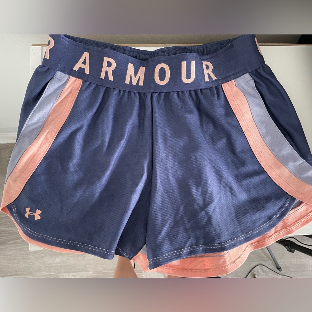 UNDER ARMOUR- shorts